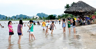 Hạ Long Sôi Động Mùa Hè 2023 Hạ Long Sôi Động Mùa Hè 2023