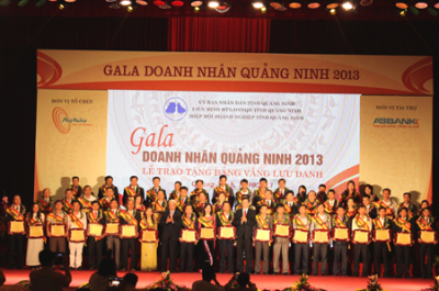 Lễ Trao Bảng Vàng Doanh Nhân Quảng Ninh Năm 2013 Lễ Trao Bảng Vàng Doanh Nhân Quảng Ninh Năm 2013