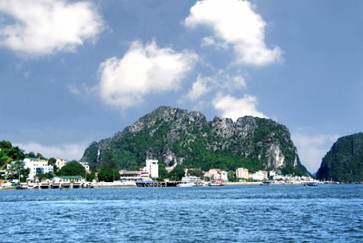 Núi Bài Thơ Và Bán Kính Một Cây Số Núi Bài Thơ Và Bán Kính Một Cây Số