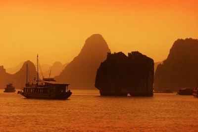 Vịnh Hạ Long Lọt Top 10 Vùng Nước Đẹp Nhất Thế Giới Vịnh Hạ Long Lọt Top 10 Vùng Nước Đẹp Nhất Thế Giới
