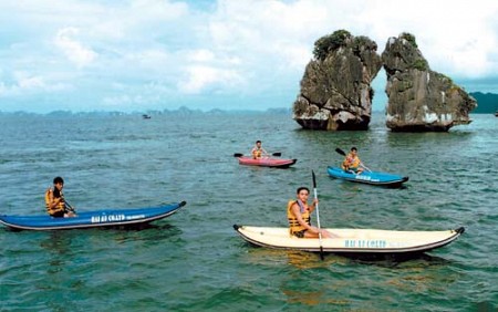 Chèo Thuyền Kayak Trên Vịnh Hạ Long