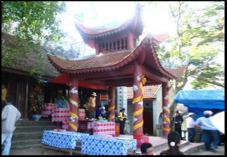 Đền Cô Bé Cửa Suốt - Quảng Ninh