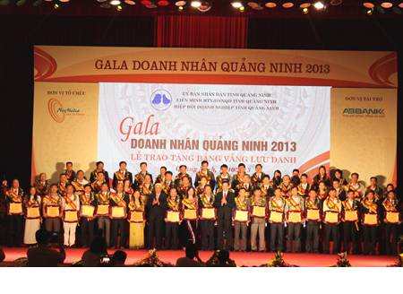 Lễ Trao Bảng Vàng Doanh Nhân Quảng Ninh Năm 2013