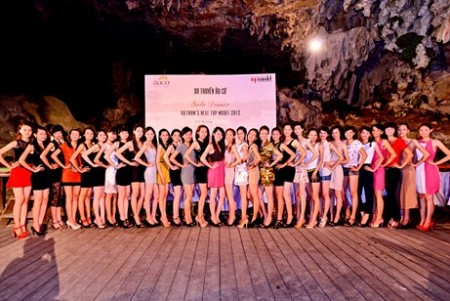 Lung Linh Dạ Tiệc - Hang Trống