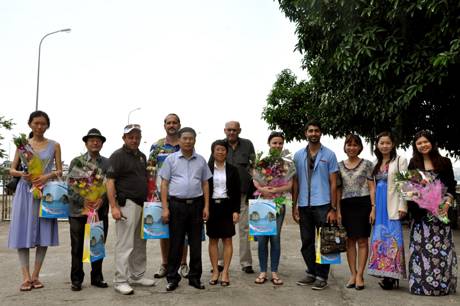 10 Hãng Thông Tấn Báo Chí Đến Tham Quan Khảo Sát Vịnh Hạ Long - Ảnh 2 10 Hãng Thông Tấn Báo Chí Đến Tham Quan Khảo Sát Vịnh Hạ Long - Ảnh 2