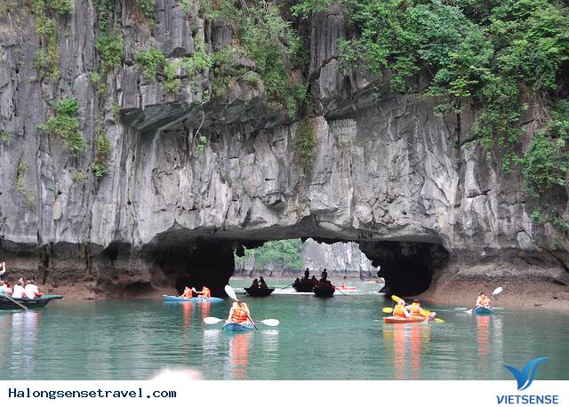 Chèo Thuyền Kayak Trên Vịnh Hạ Long - Ảnh 1 Chèo Thuyền Kayak Trên Vịnh Hạ Long - Ảnh 1