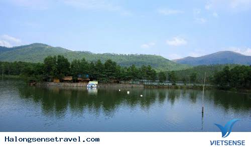 Khung cảnh xung quanh hồ Khung cảnh xung quanh hồ