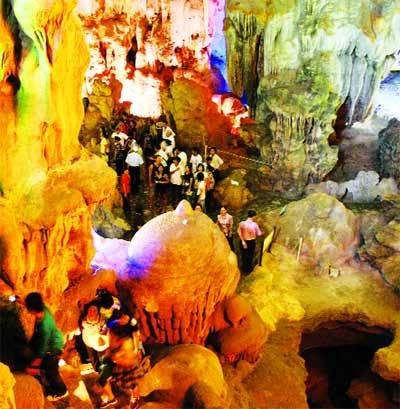 Động Thiên Cung Nguy Nga Lộng Lẫy - Ảnh 2 Động Thiên Cung Nguy Nga Lộng Lẫy - Ảnh 2