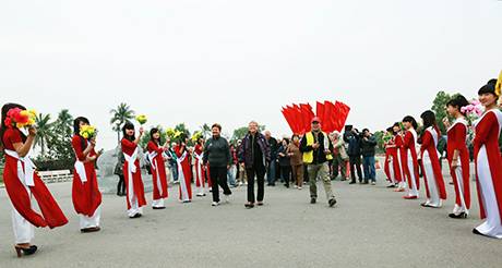 khách thăm quan Quốc Tế Thích Thú Với Quảng Yên - Ảnh 2