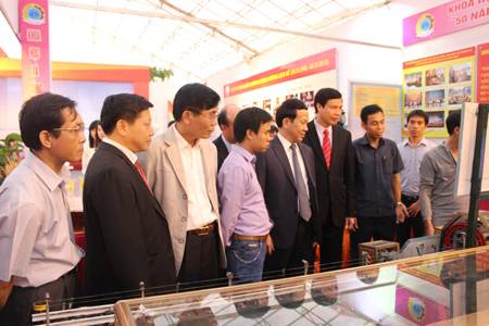 Khai Mạc Triển Lãm "Quảng Ninh, 50 Năm Hội Tụ Và Lan Tỏa" - Ảnh 4 Khai Mạc Triển Lãm "Quảng Ninh, 50 Năm Hội Tụ Và Lan Tỏa" - Ảnh 4