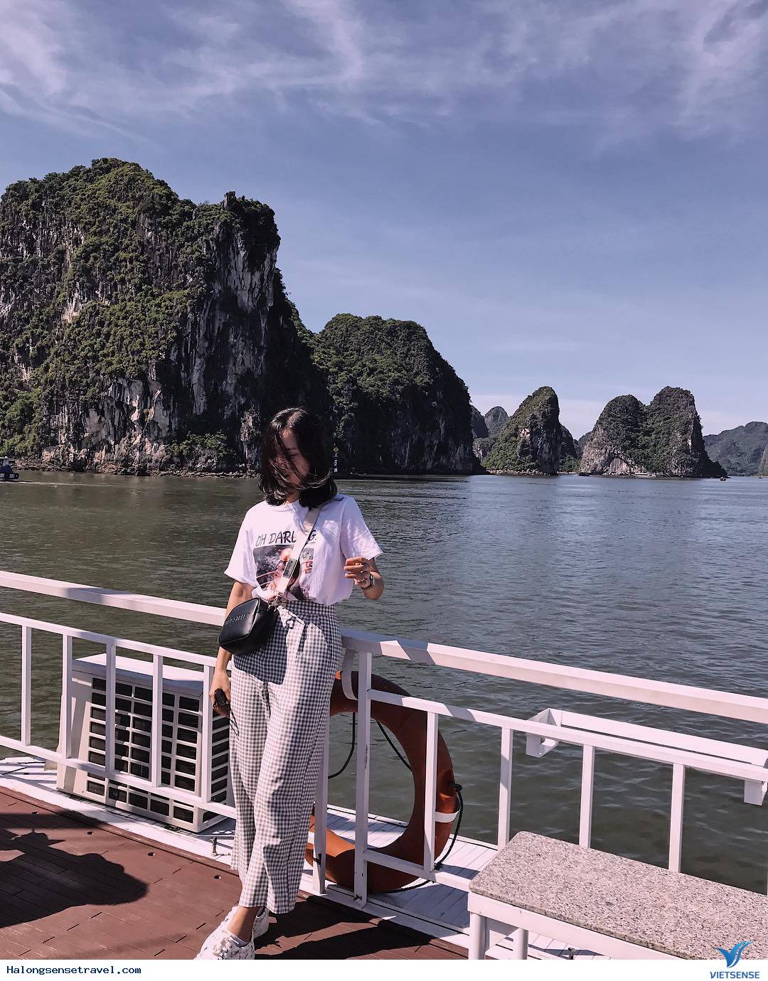 Khám phá vịnh Hạ Long tuyệt đẹp trong hè năm nay - Ảnh 2