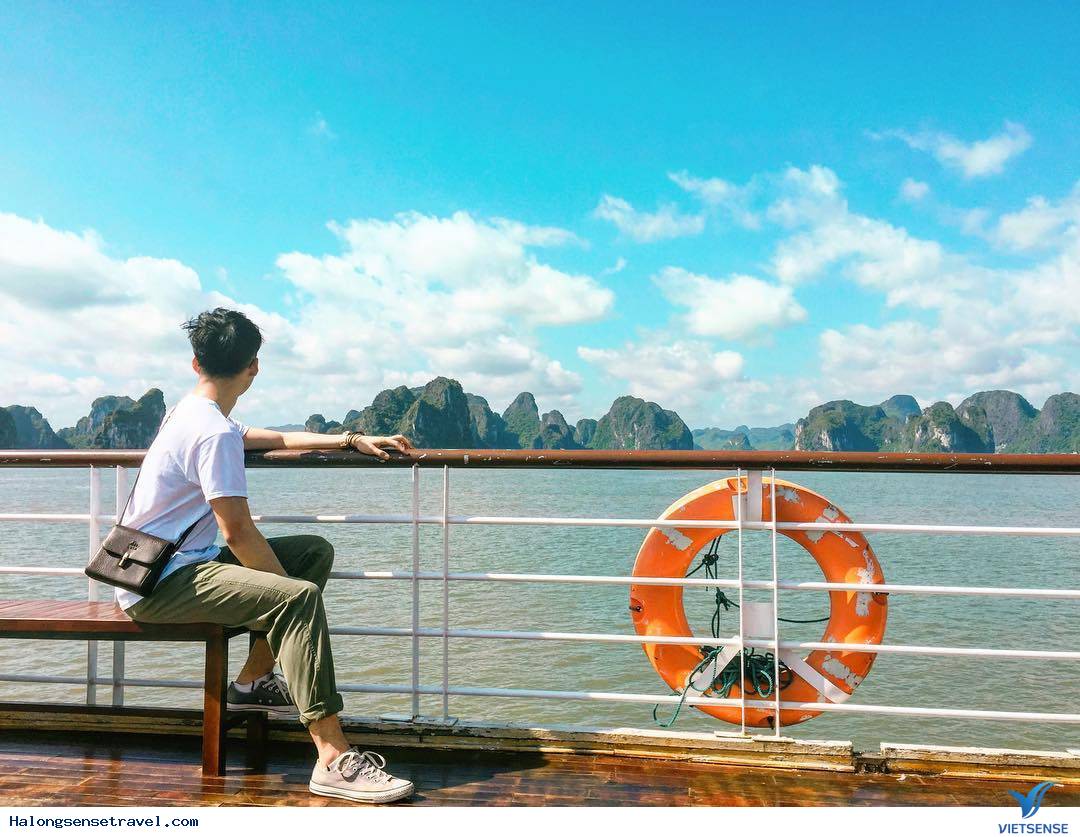 Khám phá vịnh Hạ Long tuyệt đẹp trong hè năm nay - Ảnh 7