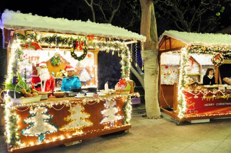 Không Khí Giáng Sinh An Lành Ở Phố Biển Hạ Long - Ảnh 3 Không Khí Giáng Sinh An Lành Ở Phố Biển Hạ Long - Ảnh 3