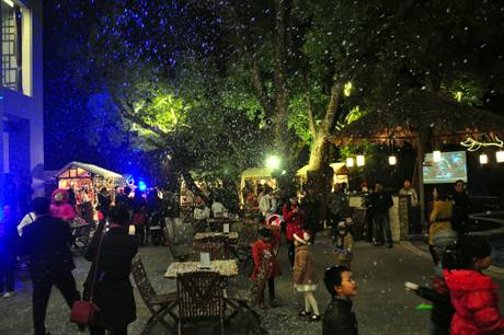 Không Khí Giáng Sinh An Lành Ở Phố Biển Hạ Long - Ảnh 8 Không Khí Giáng Sinh An Lành Ở Phố Biển Hạ Long - Ảnh 8