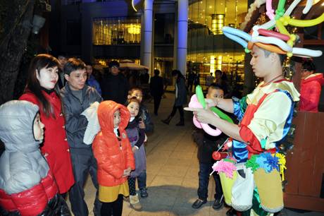 Không Khí Giáng Sinh An Lành Ở Phố Biển Hạ Long - Ảnh 2 Không Khí Giáng Sinh An Lành Ở Phố Biển Hạ Long - Ảnh 2