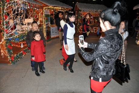 Không Khí Giáng Sinh An Lành Ở Phố Biển Hạ Long - Ảnh 7 Không Khí Giáng Sinh An Lành Ở Phố Biển Hạ Long - Ảnh 7