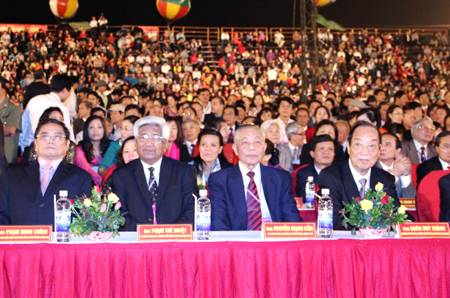 Lễ Mít Tinh Trọng Thể Kỷ Niệm 50 Năm Thành Lập Tỉnh Quảng Ninh - Ảnh 2 Lễ Mít Tinh Trọng Thể Kỷ Niệm 50 Năm Thành Lập Tỉnh Quảng Ninh - Ảnh 2