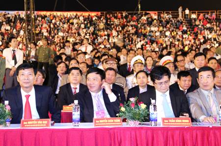 Lễ Mít Tinh Trọng Thể Kỷ Niệm 50 Năm Thành Lập Tỉnh Quảng Ninh - Ảnh 3 Lễ Mít Tinh Trọng Thể Kỷ Niệm 50 Năm Thành Lập Tỉnh Quảng Ninh - Ảnh 3