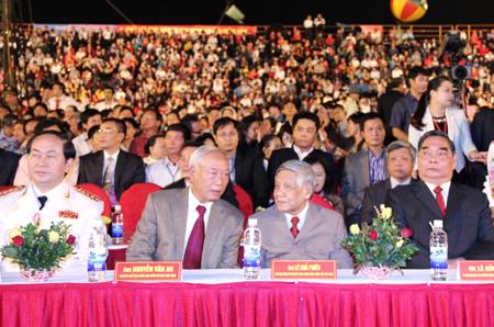 Lễ Mít Tinh Trọng Thể Kỷ Niệm 50 Năm Thành Lập Tỉnh Quảng Ninh - Ảnh 1 Lễ Mít Tinh Trọng Thể Kỷ Niệm 50 Năm Thành Lập Tỉnh Quảng Ninh - Ảnh 1