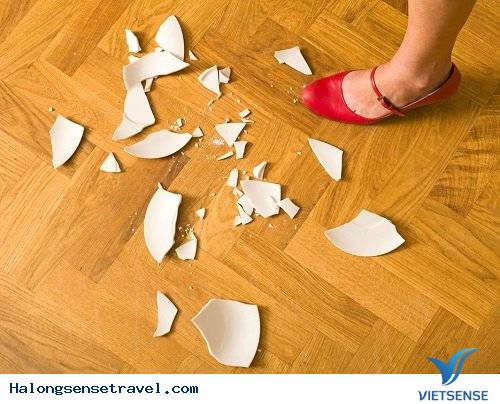 Ném vỡ bát đĩa Ném vỡ bát đĩa