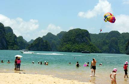 Quảng Ninh Giới Hạn Thời Gian Hoạt Động Các Bãi Tắm - Ảnh 1 Quảng Ninh Giới Hạn Thời Gian Hoạt Động Các Bãi Tắm - Ảnh 1