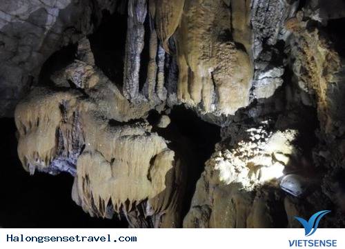 Quảng Ninh: phát hiện 23 hang động mới trên vịnh Bái Tử Long - Ảnh 1