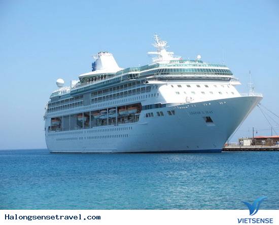 Tàu biển quốc tế 5 sao cùng 1.600 khách thăm quan đến thăm Hạ Long - Ảnh 1 Tàu biển quốc tế 5 sao cùng 1.600 khách thăm quan đến thăm Hạ Long - Ảnh 1