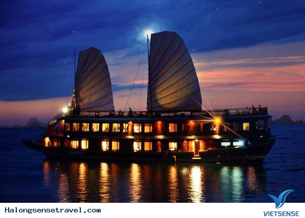 Vẻ Đẹp Huyền Ảo Hạ Long Về Đêm - Ảnh 2