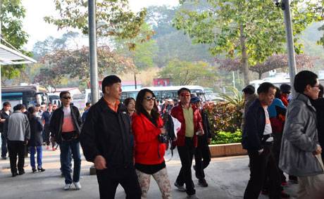 Vịnh Hạ Long Đón 4.400 Lượt Khách Tham Quan Đầu Năm 2014 - Ảnh 3 Vịnh Hạ Long Đón 4.400 Lượt Khách Tham Quan Đầu Năm 2014 - Ảnh 3