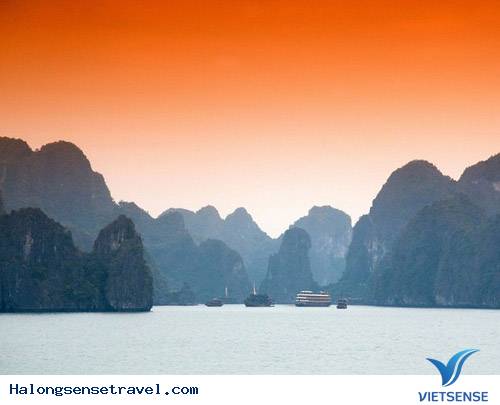 Vịnh Hạ Long lọt vào top 50 địa điểm đẹp nhất thế giới - Ảnh 1 Vịnh Hạ Long lọt vào top 50 địa điểm đẹp nhất thế giới - Ảnh 1