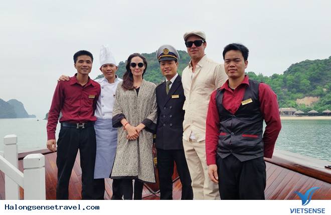 Vợ Chồng Angelina Jolie Và Brad Pitt Đến Thăm Vịnh Hạ Long - Ảnh 1